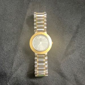 Vnt Sergio Valente watch!!!!